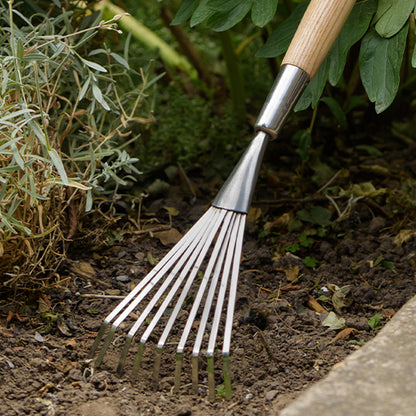 Kent & Stowe Border Hand Shrub Rake | Gardening Tool – Gardeners Dream